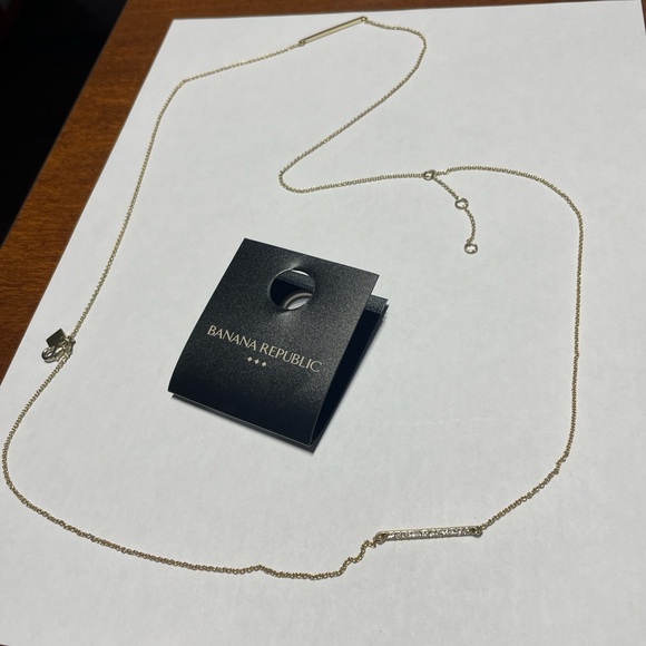 Authentic Banana Republic Golden Necklace (shocker style). - Picture 10 of 10